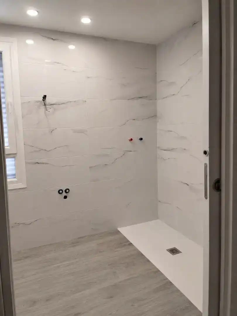 Bathroom of Flat for sale in  Logroño  with Air Conditioner, Swimming Pool and Balcony