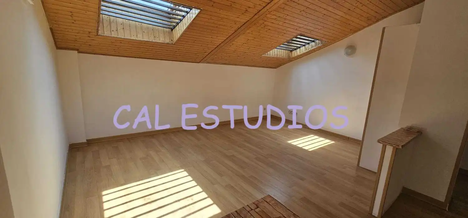Exterior view of Flat for sale in Torrelaguna  with Air Conditioner and Storage room