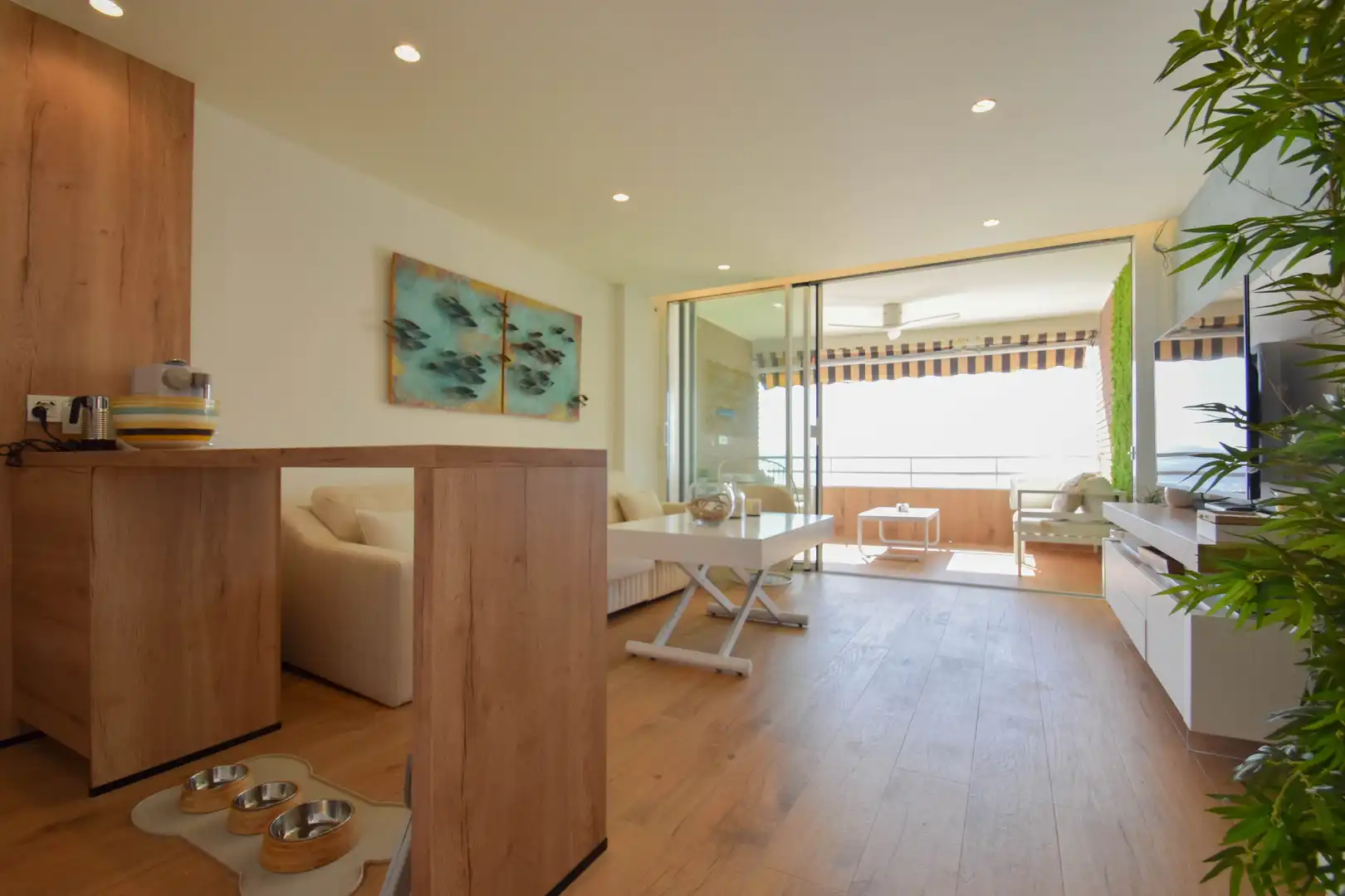 Living room of Flat for sale in Almuñécar  with Parquet flooring, Terrace and Furnished