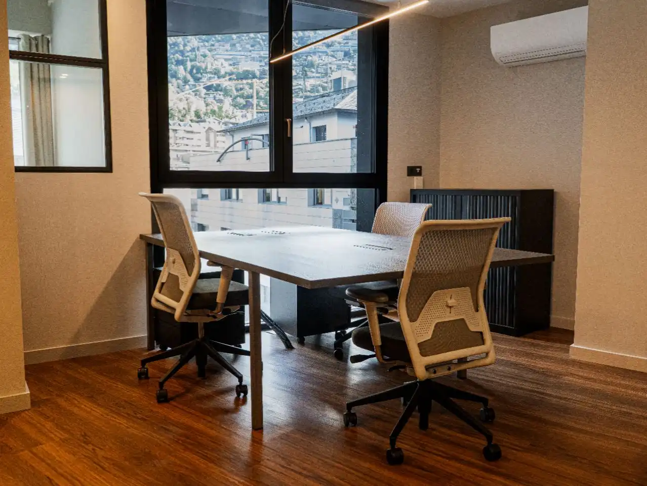Büro mit Aufzug zur Miete in Passatge D'Europa 001 4