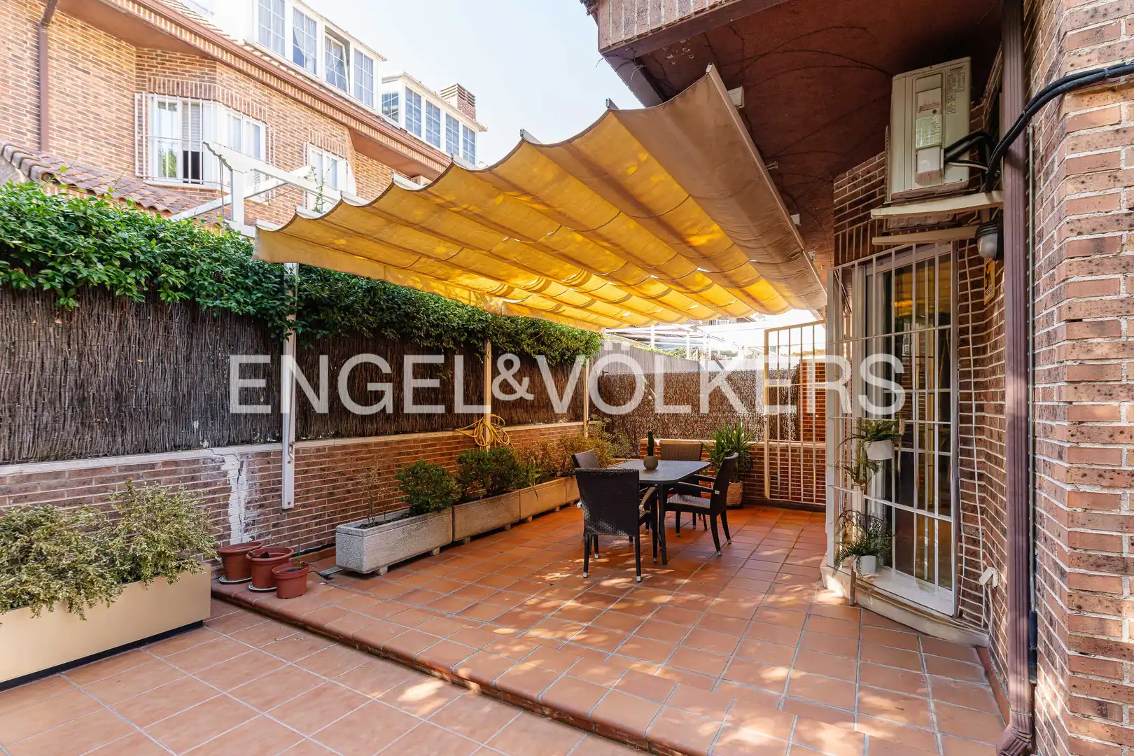 Terraza de Casa adosada en venta en Madrid con Aire acondicionado, Calefacción y Jardín privado