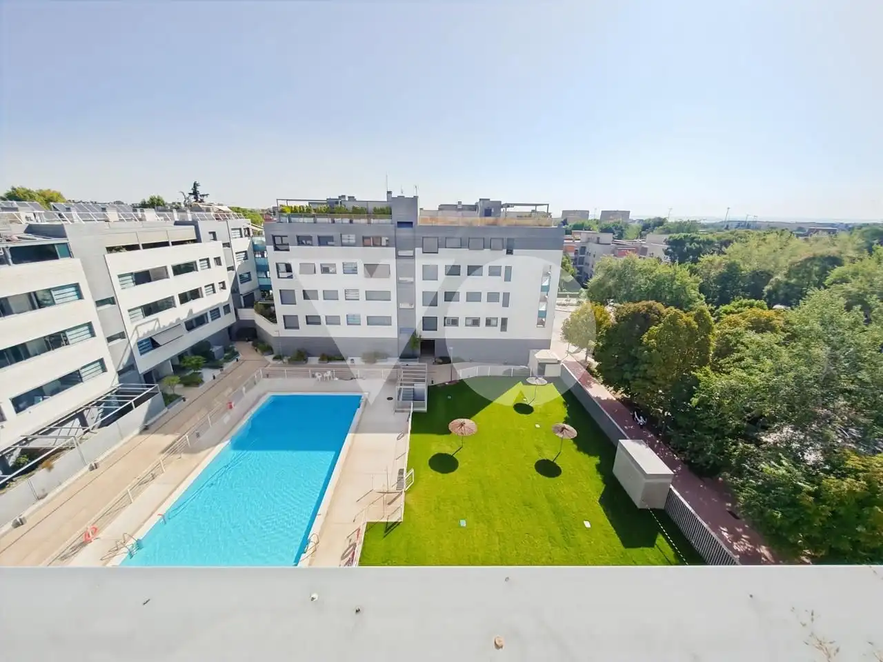 Piscina de Dúplex en venta en Madrid con Aire acondicionado, Calefacción y Terraza