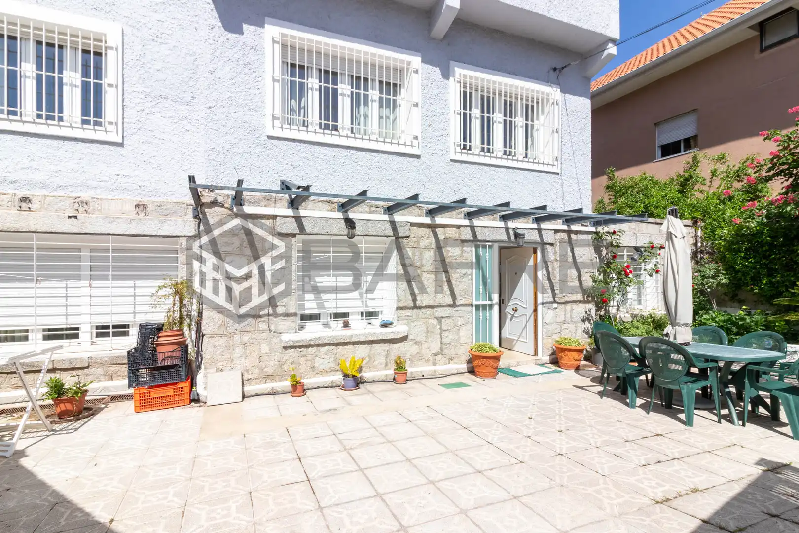 Vista exterior de Casa o xalet en venda en Madrid amb Aire condicionat, Calefacció i Jardí privat