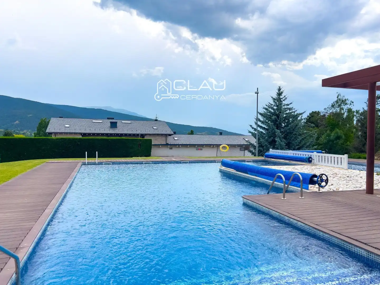 Swimming pool of Duplexes for rent in Osséja  with Heating, Parquet flooring and Terrace