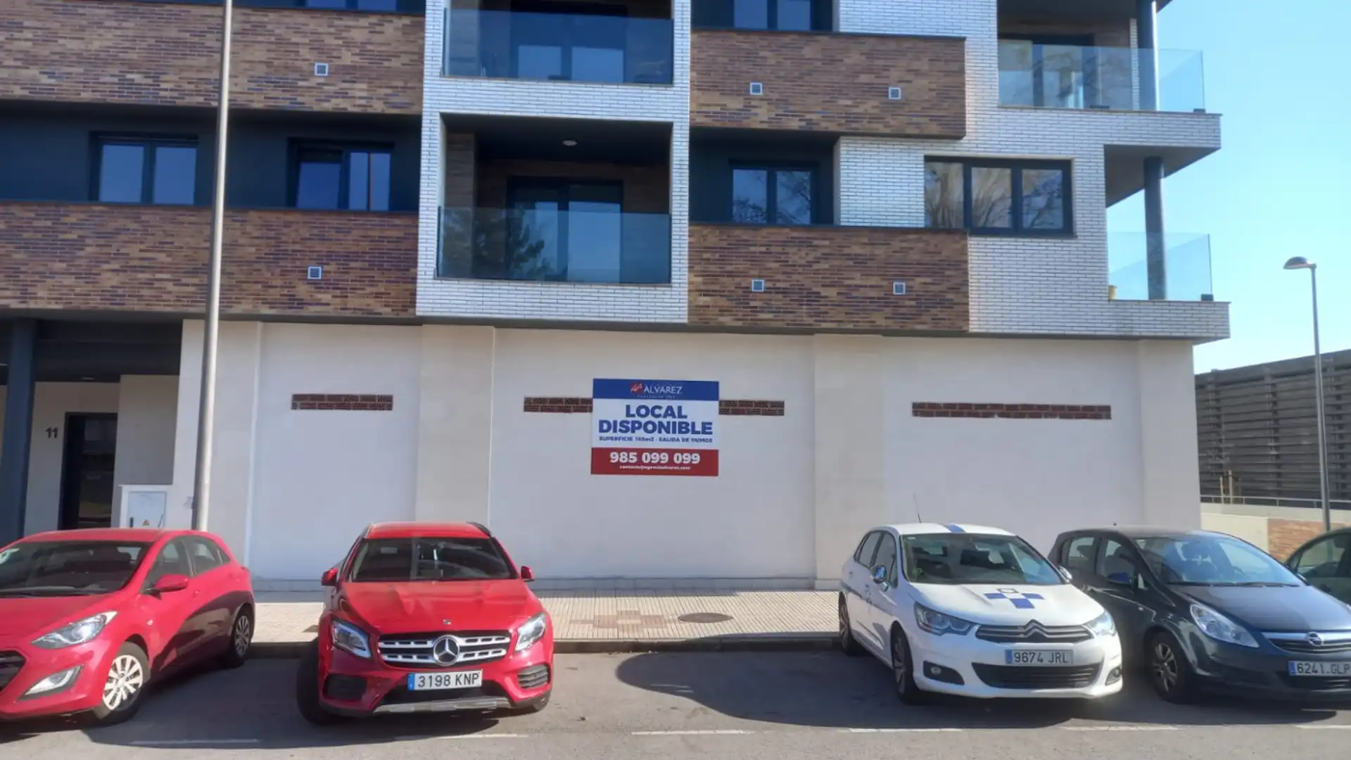 Vista exterior de Local en venta en Gijón 