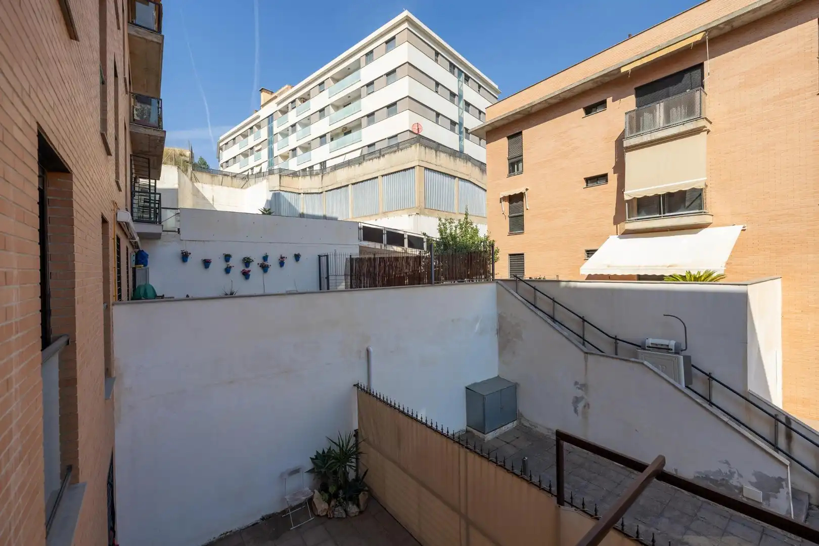 Vista exterior de Piso en venta en Granada con Calefacción, Terraza y Trastero