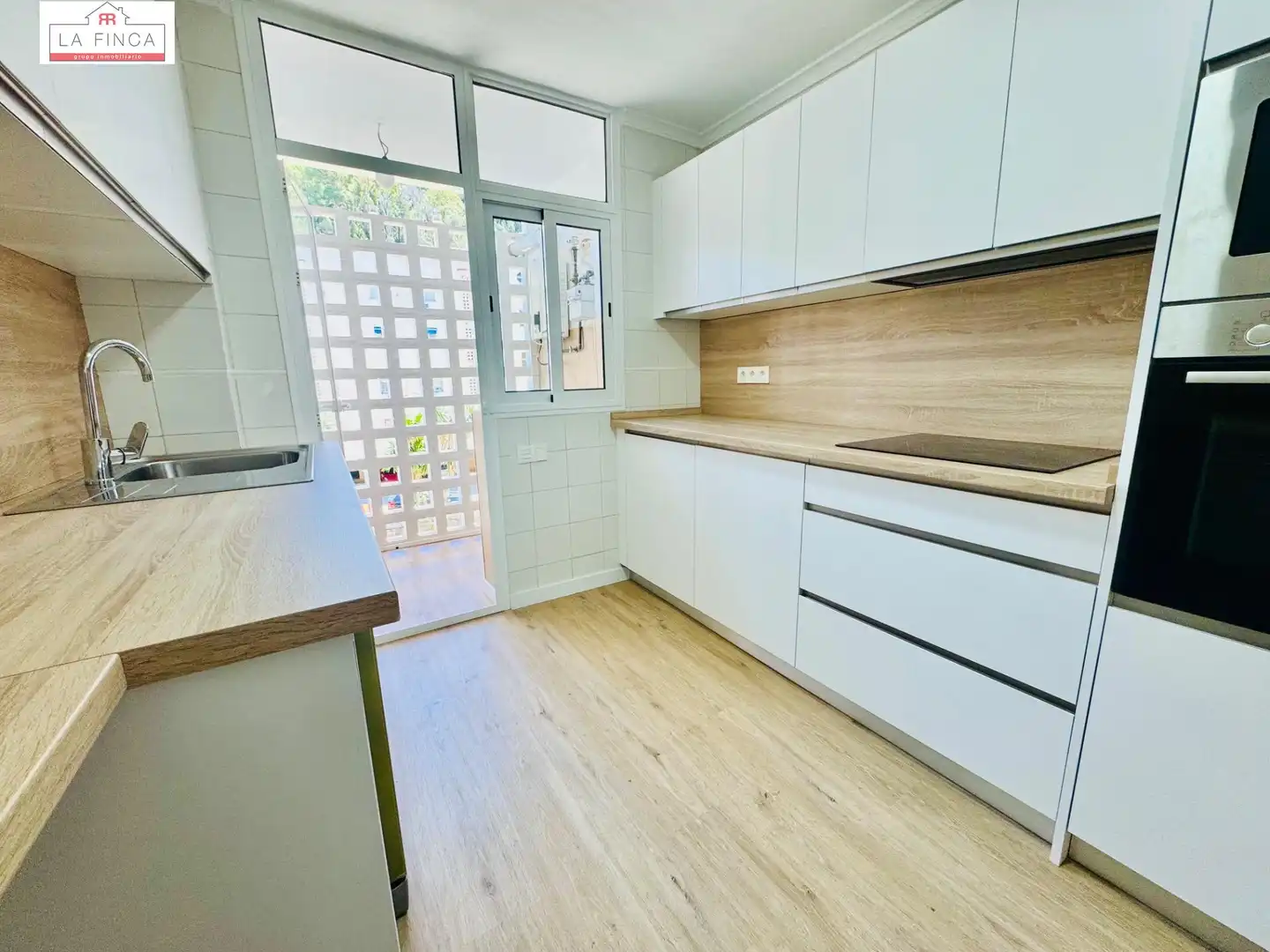 Cuina de Pis en venda en Málaga amb Aire condicionat, Parquet i Piscina comunitària
