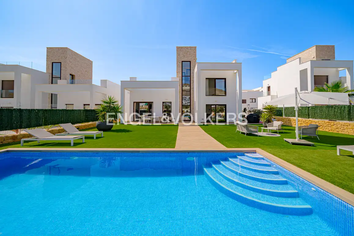 Chalet con piscina en venta en Carrer d'Equador 8