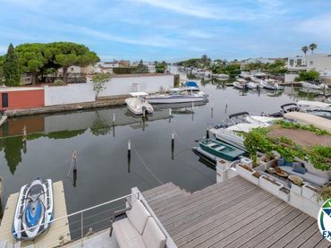 Villa con piscina in vendita a Calle Carrer Port Del Sol Numéro 22