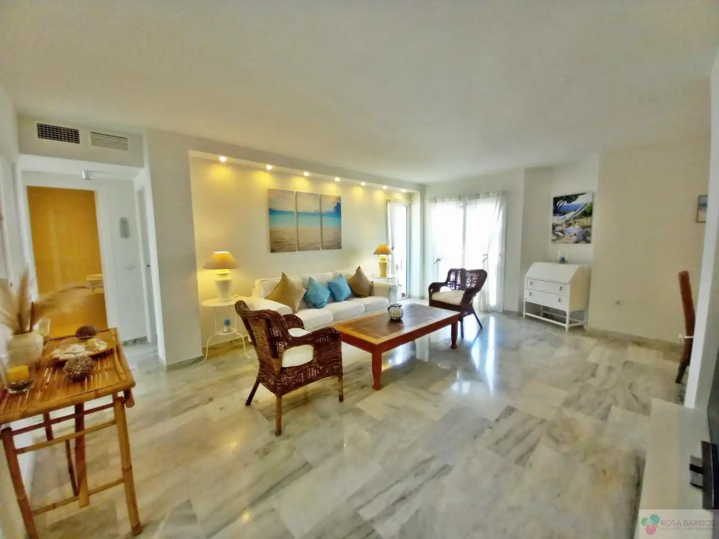 Sala d'estar de Àtic en venda en Estepona amb Terrassa i Piscina comunitària