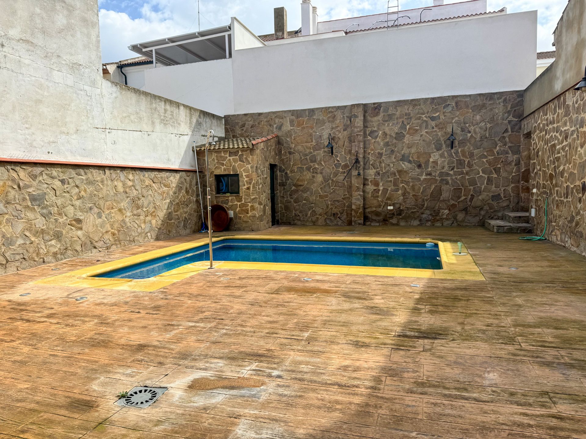 Piscina de Casa adosada en venda en Campillos amb Aire condicionat, Terrassa i Traster