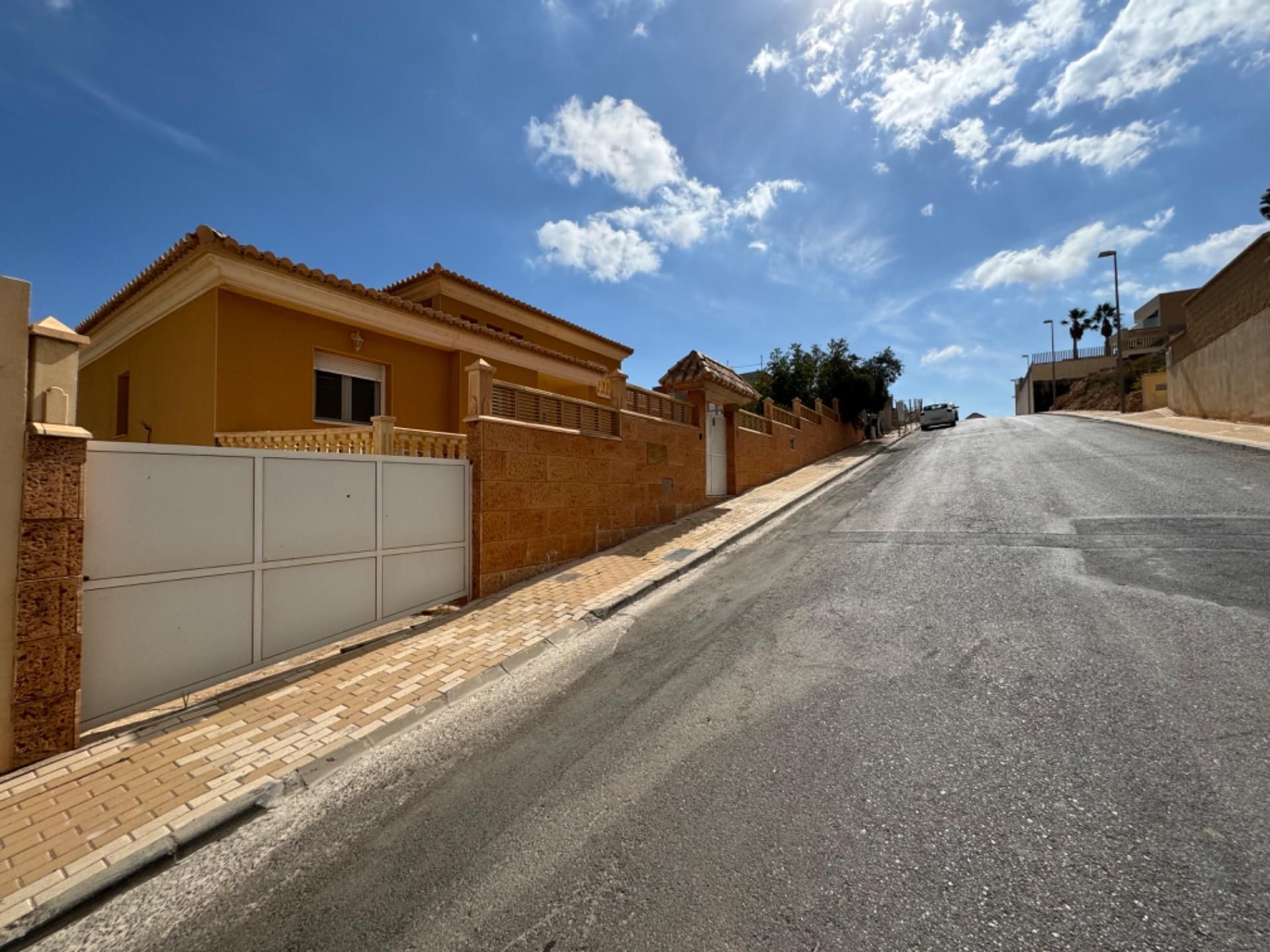 Vista exterior de Casa o xalet en venda en Vícar amb Aire condicionat, Calefacció i Jardí privat