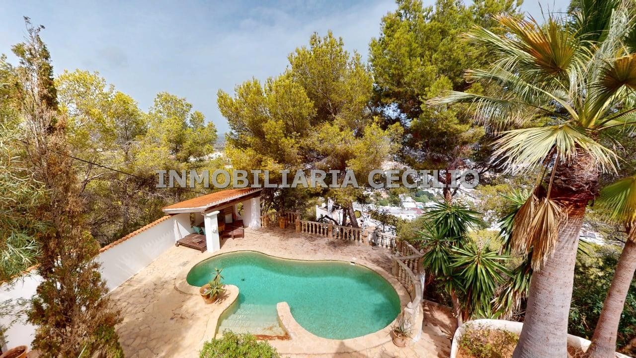 Vista exterior de Casa o xalet en venda en Santa Eulària des Riu amb Calefacció, Jardí privat i Terrassa