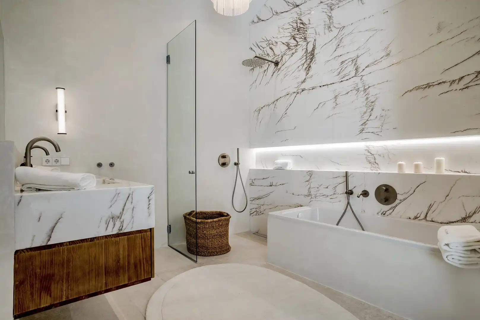 Baño de Ático en venta en Marbella con Terraza, Piscina y Amueblado