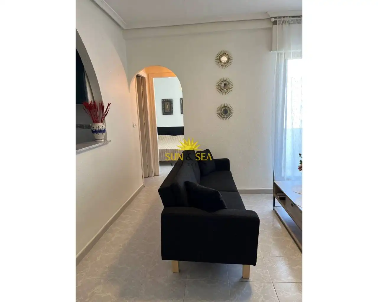 Sala de estar de Apartamento de alquiler en Torrevieja con Aire acondicionado, Calefacción y Horno