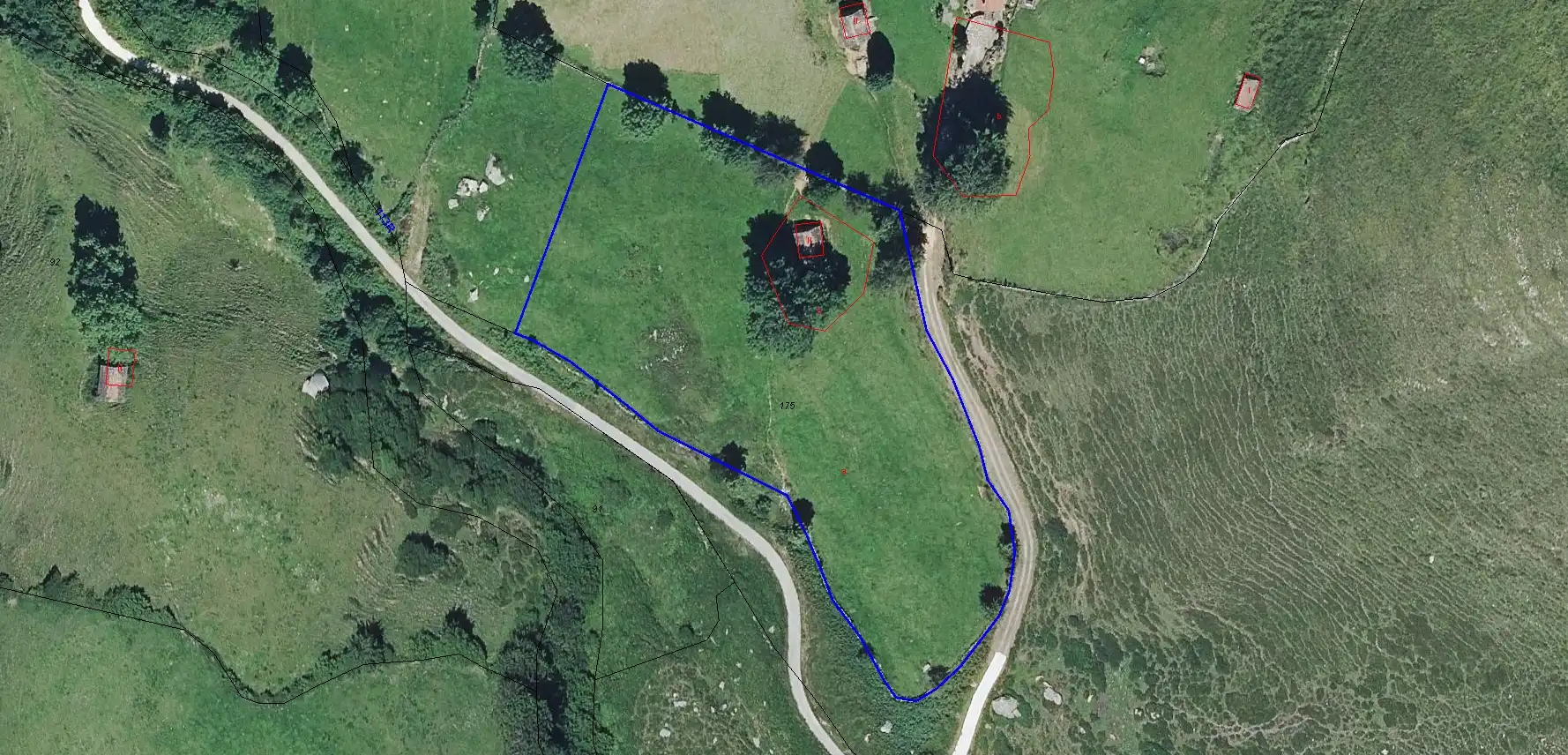 Houses for sale in Soba  with Private garden