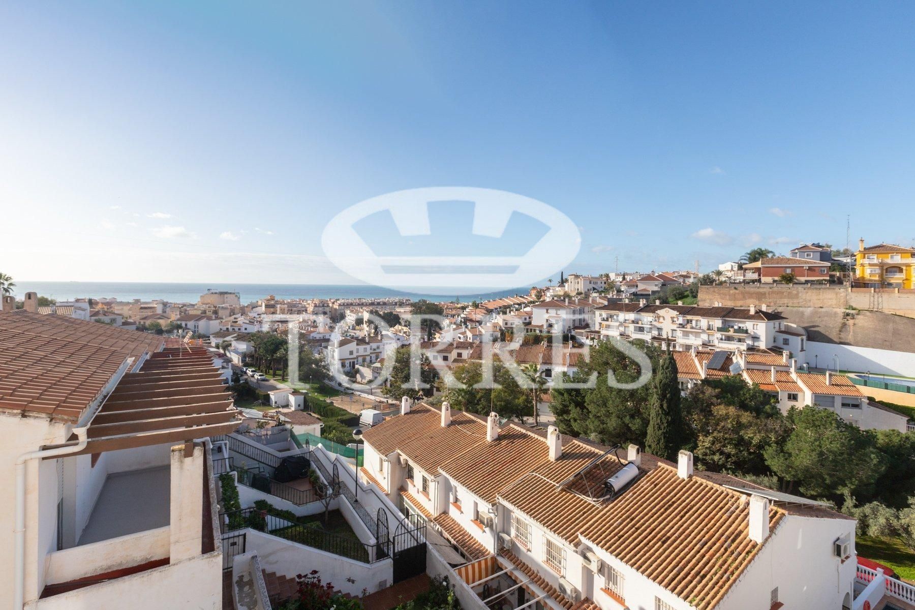 Vista exterior de Pis en venda en Rincón de la Victoria amb Terrassa, Traster i Piscina comunitària
