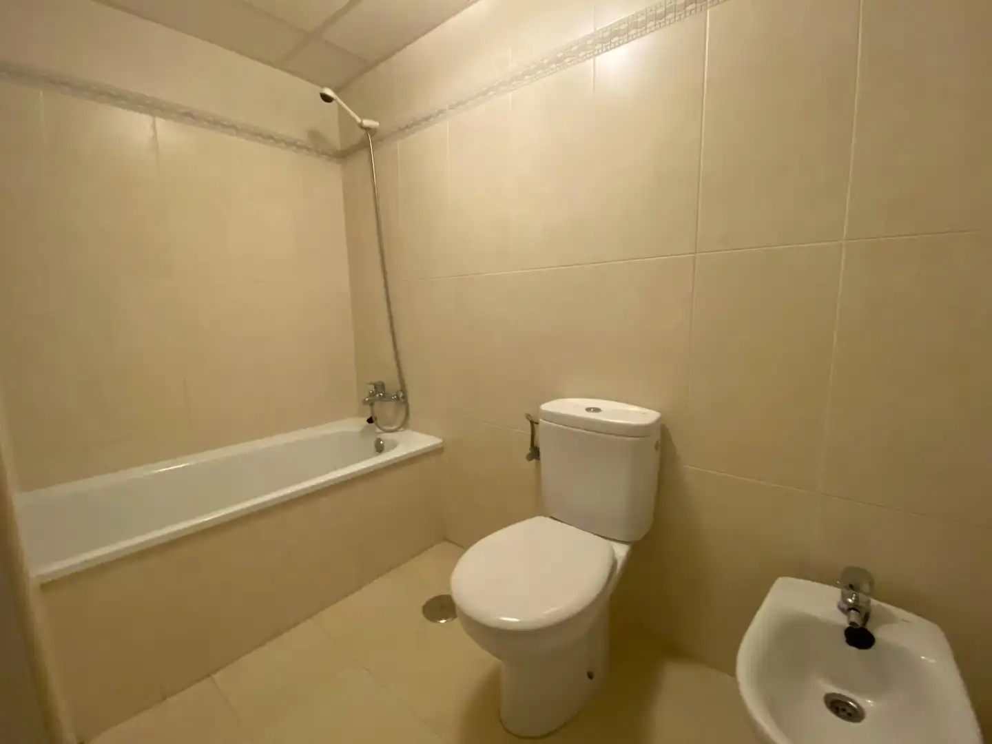 Bany de Pis en venda en Mijas amb Jardí privat, Terrassa i Piscina comunitària