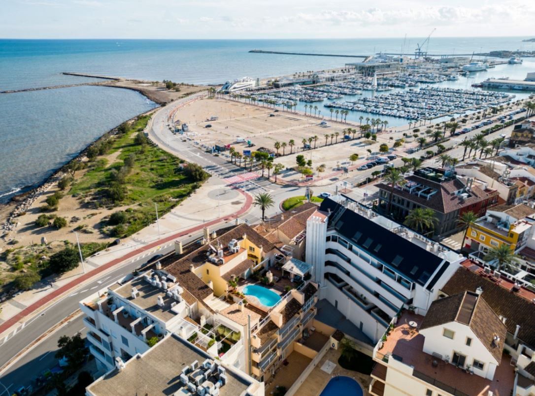 Vista exterior de Àtic en venda en Dénia amb Aire condicionat, Terrassa i Piscina
