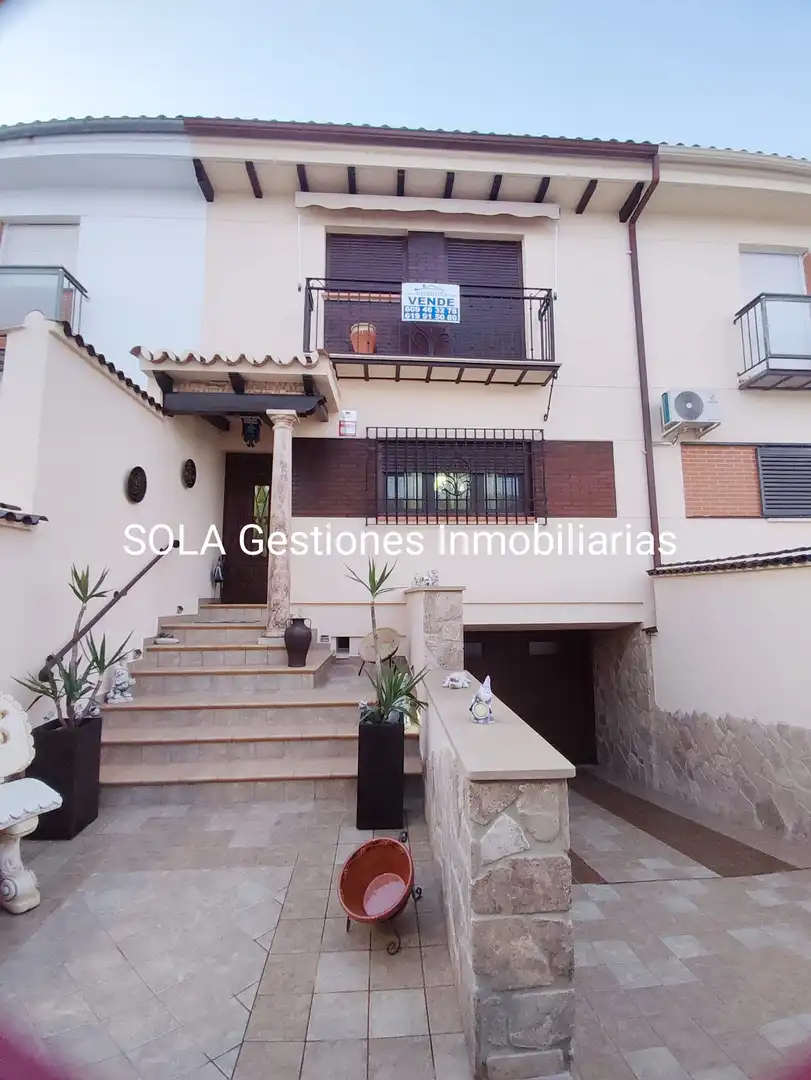 Casa con terrazza in vendita a Calle 8 de Marzo