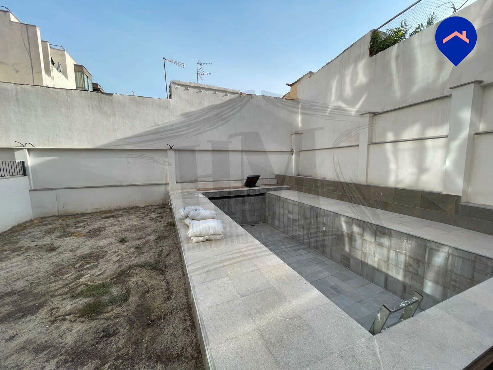 Piscina de Pis en venda en  Madrid Capital amb Aire condicionat, Calefacció i Parquet