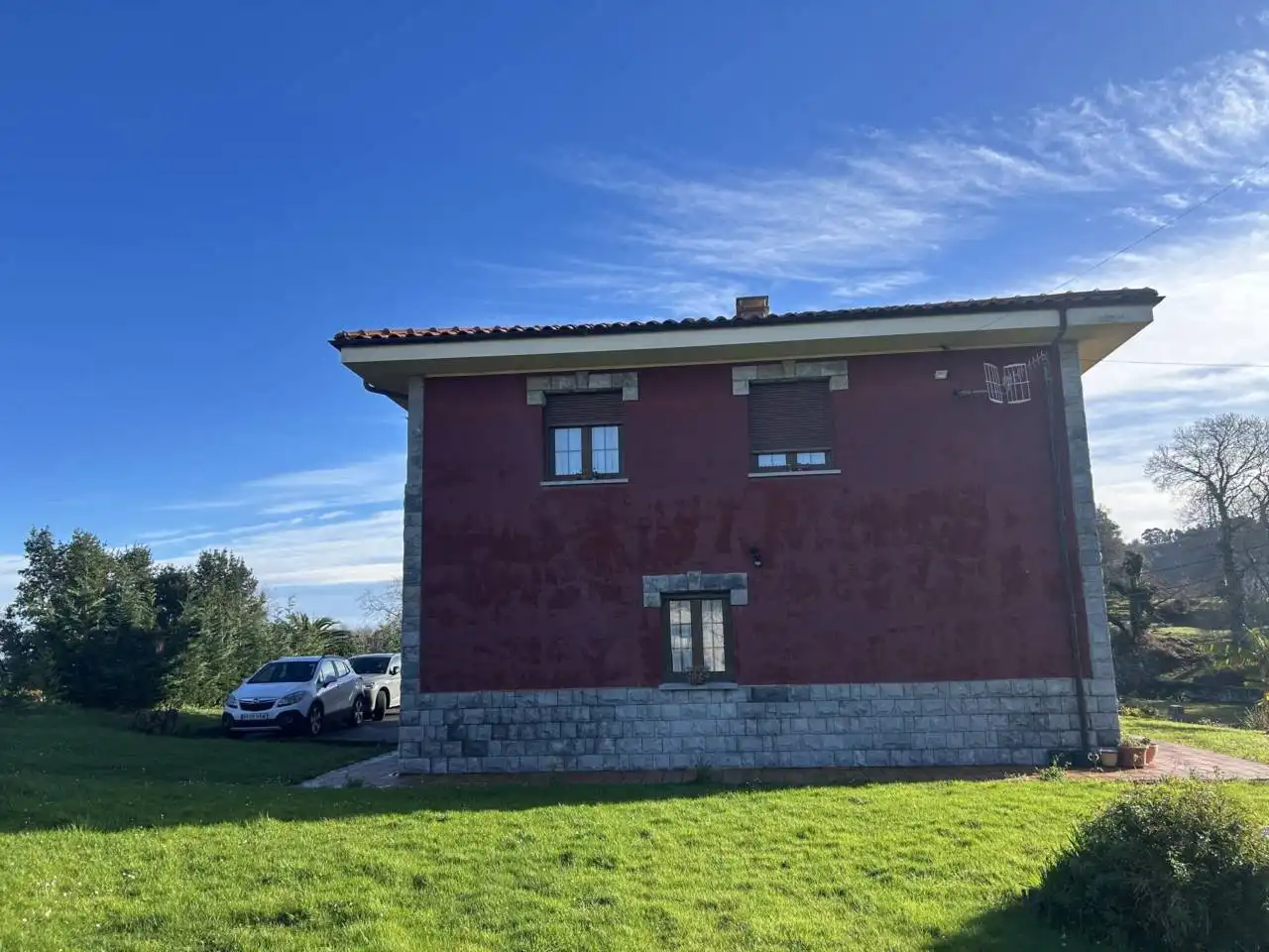 Außenansicht von Haus oder Chalet zum Verkauf in Llanes mit Heizung, Privatgarten und Terrasse