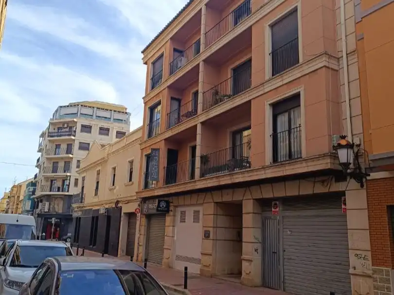 Vista exterior de Garaje de alquiler en Benetússer con Alarma