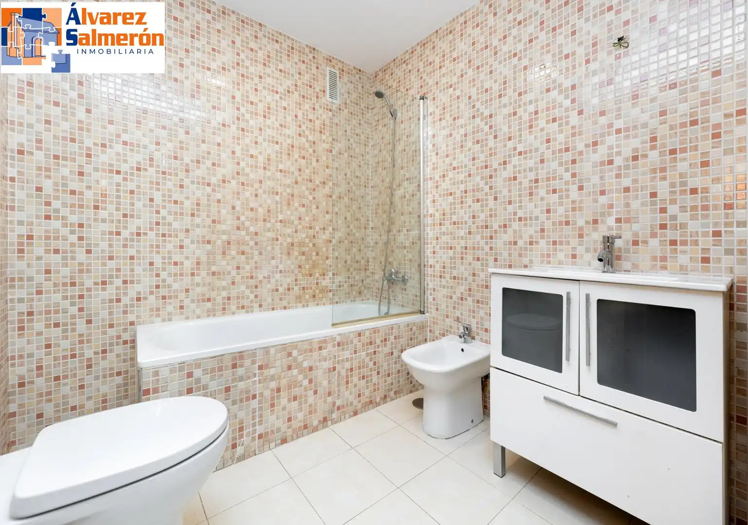 Baño de Piso en venta en Armilla
