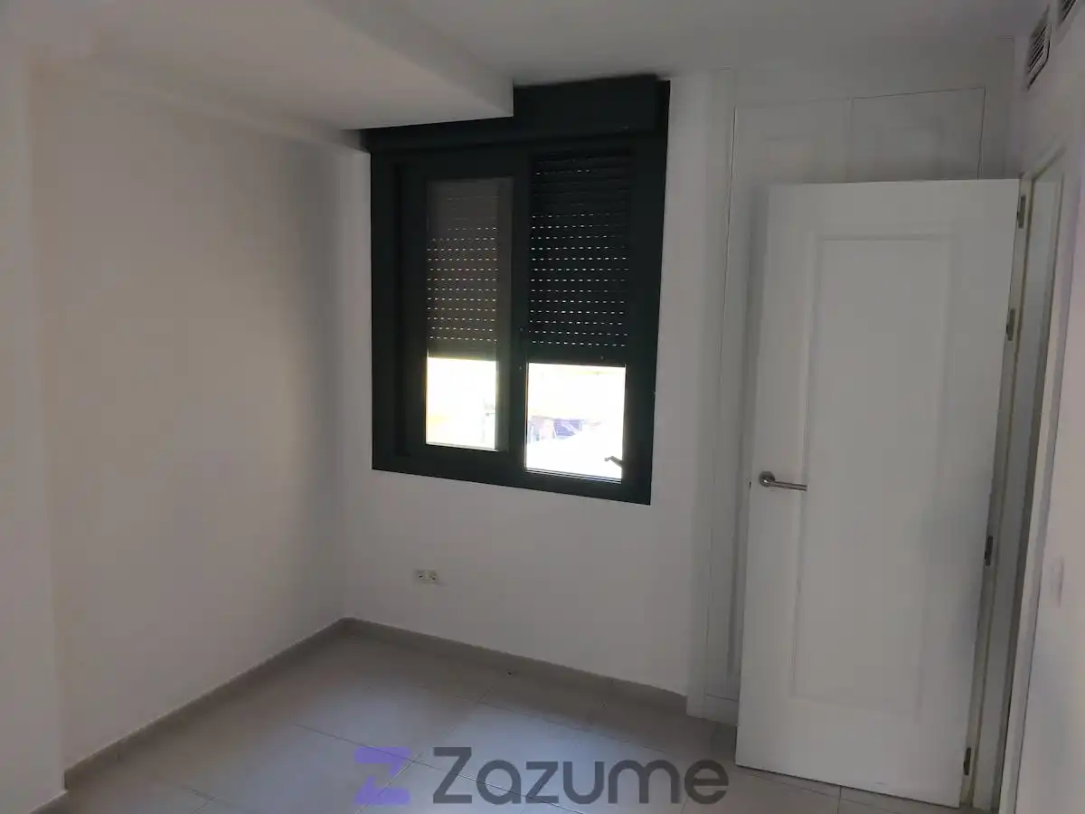 Schlafzimmer von Dachboden zur Miete in Cheste mit Terrasse, Schwimmbad und Ofen