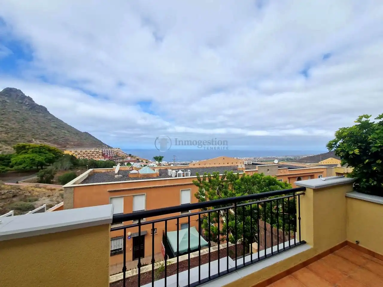 Vista exterior de Piso de alquiler en Adeje con Terraza, Amueblado y Internet