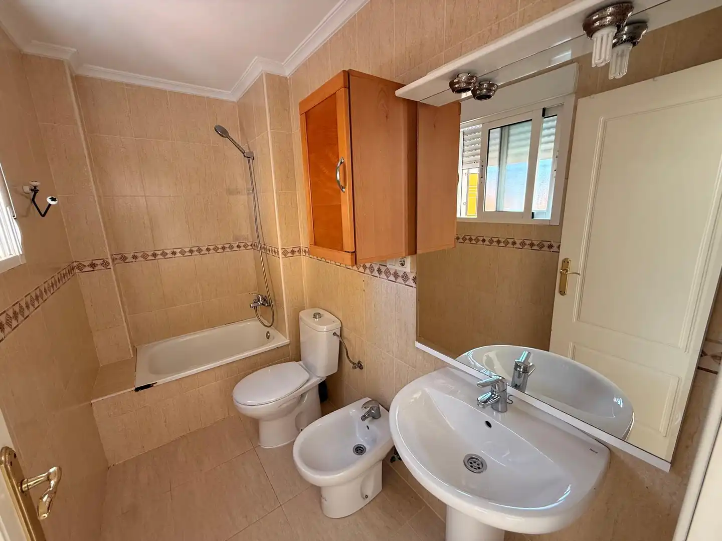 Baño de Apartamento en venta en Daya Nueva con Terraza, Balcón y Piscina comunitaria