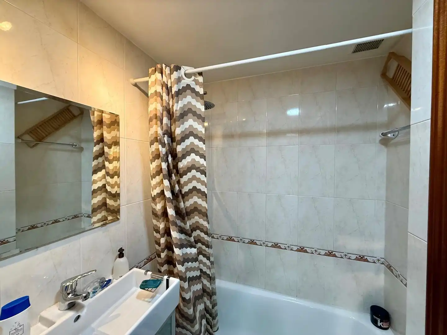 Baño de Piso en venta en Oviedo  con Calefacción, Trastero y Amueblado