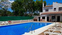 Piscina de Casa adosada en venda en Torremolinos amb Aire condicionat, Calefacció i Terrassa