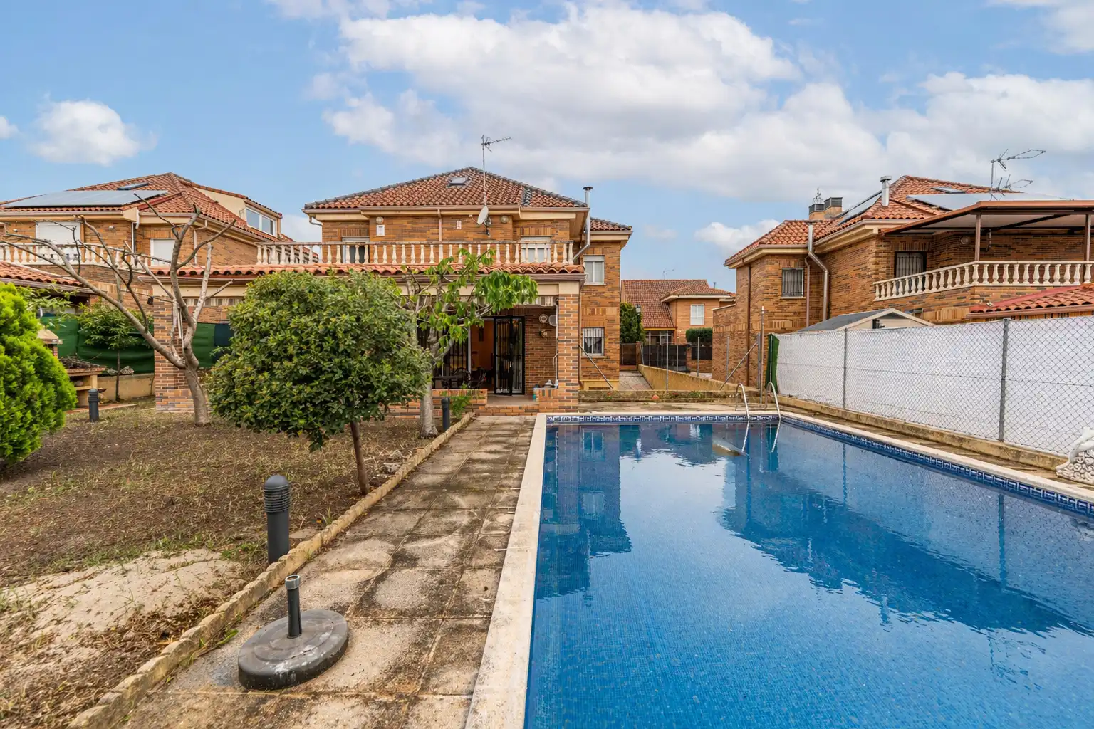 Piscina de Casa o xalet en venda en Serranillos del Valle amb Aire condicionat, Calefacció i Jardí privat