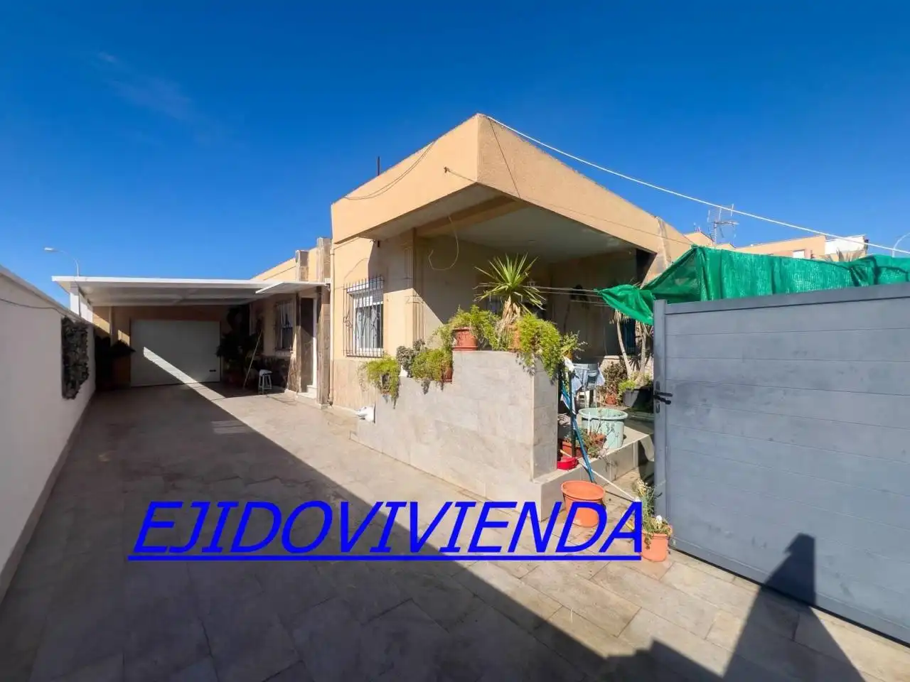 Vista exterior de Casa o chalet en venta en El Ejido con Jardín privado y Amueblado