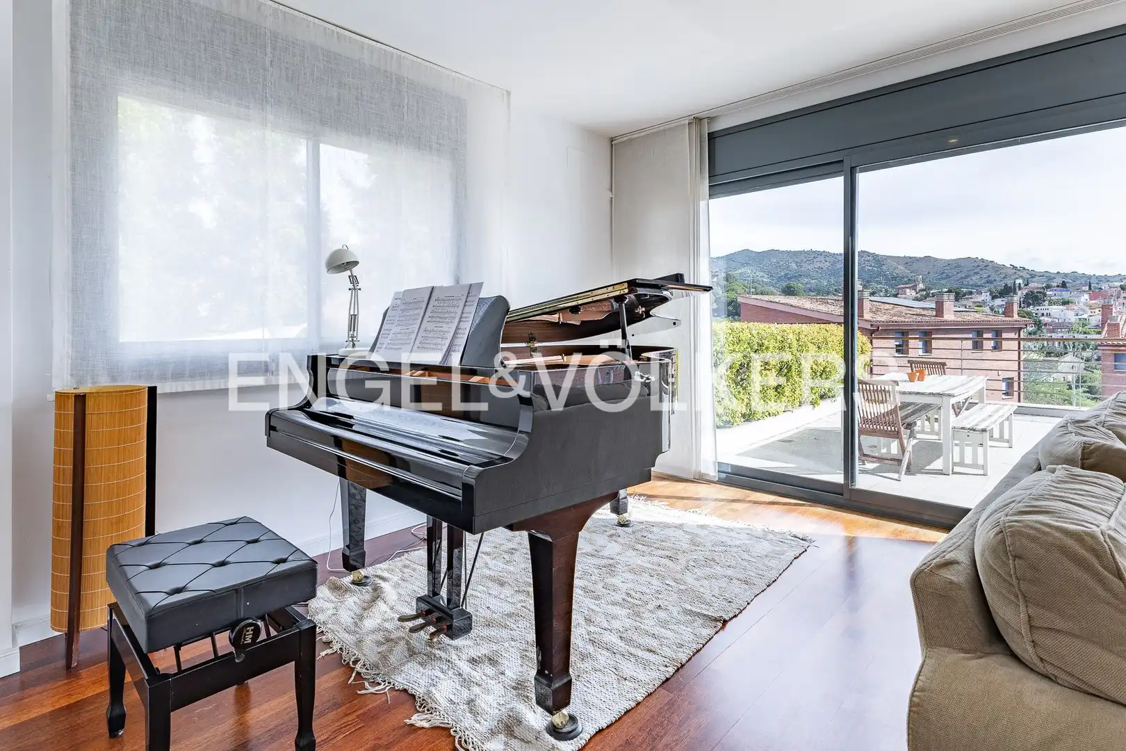 Sala de estar de Casa adosada de alquiler en Tiana con Aire acondicionado, Calefacción y Jardín privado