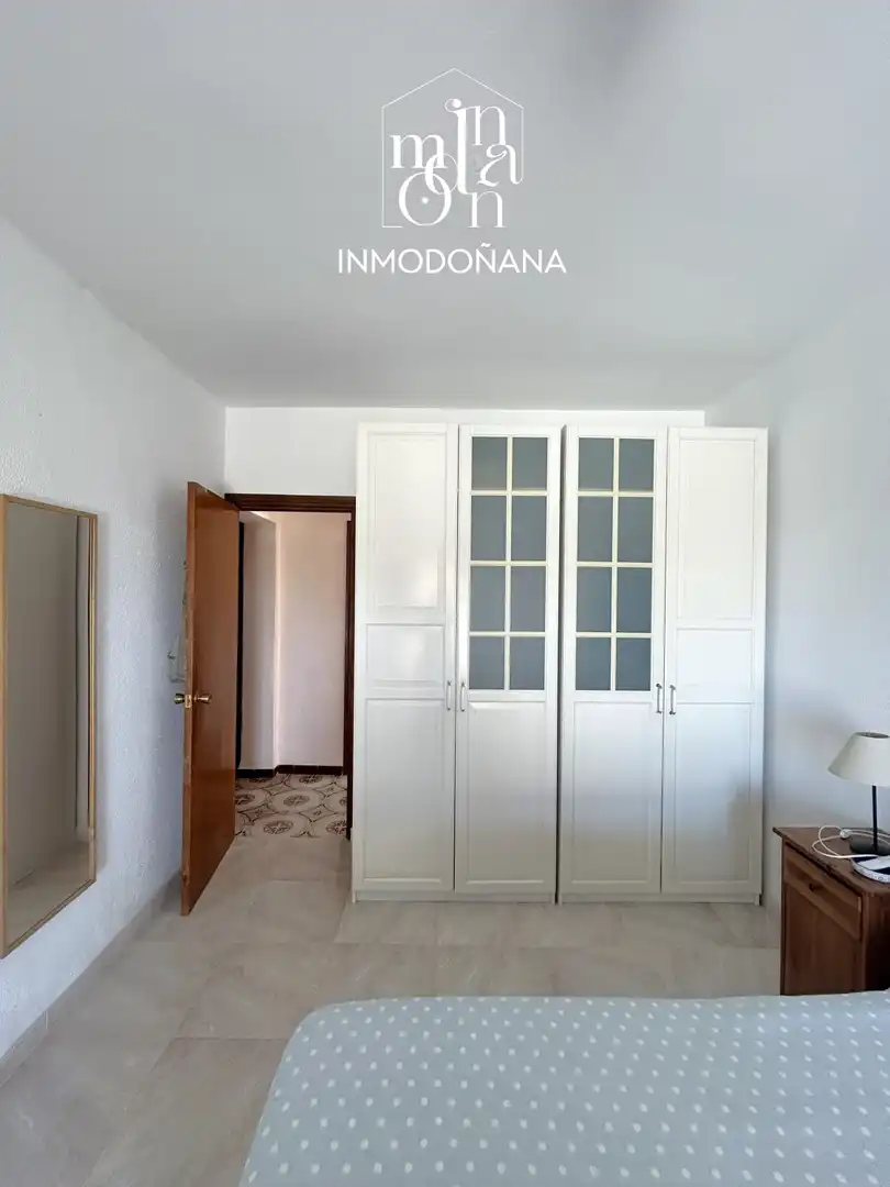 Dormitori de Casa o xalet en venda en Almonte amb Jardí privat, Terrassa i Moblat