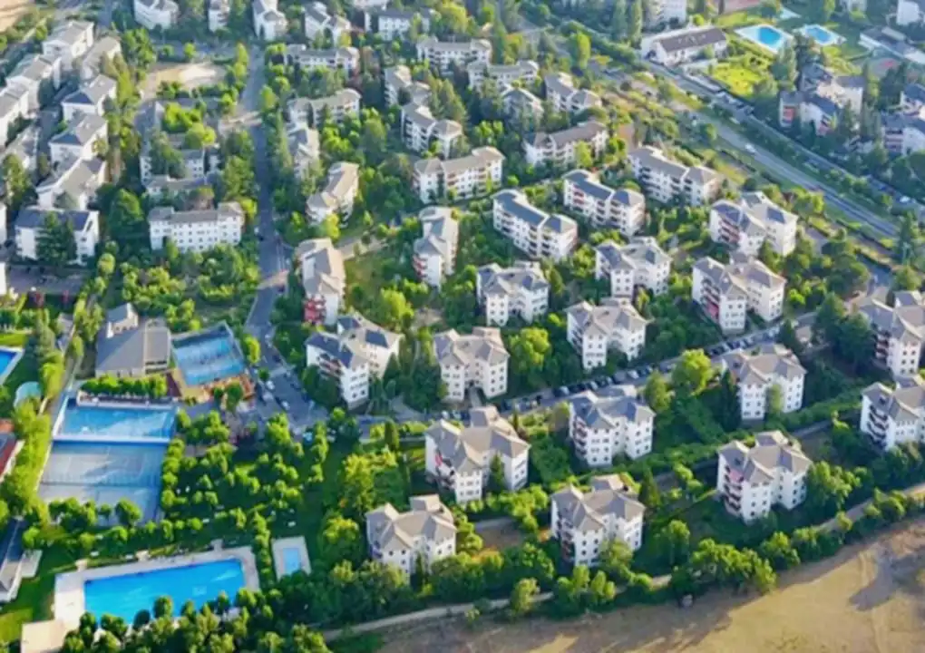 Vista exterior de Pis en venda en Guadarrama amb Calefacció, Jardí privat i Terrassa