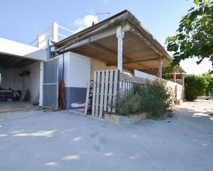 Vista exterior de Casa adosada en venda en Deltebre amb Aire condicionat, Jardí privat i Terrassa