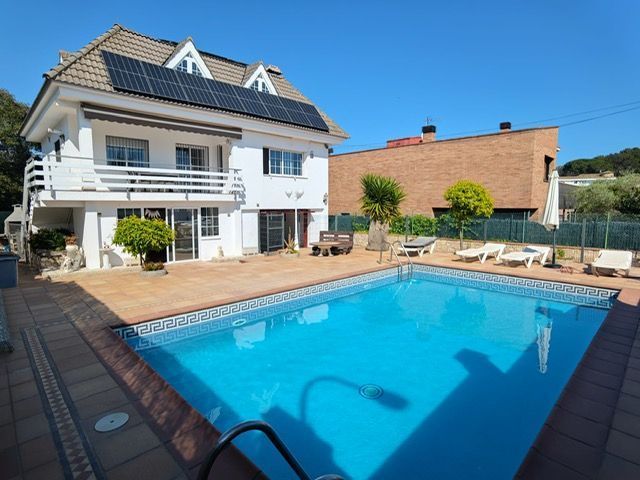 Piscina de Casa o chalet en venta en Blanes con Aire acondicionado, Calefacción y Jardín privado