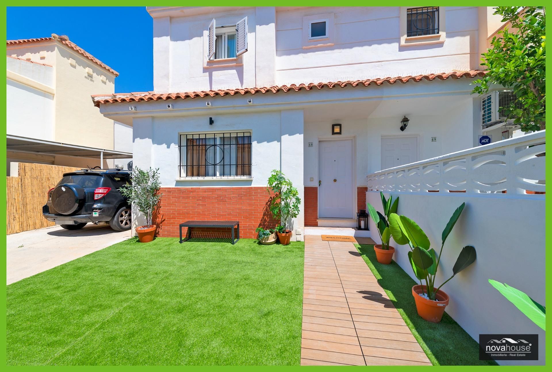 Jardín de Casa adosada en venta en Vélez-Málaga con Aire acondicionado, Terraza y Piscina comunitaria