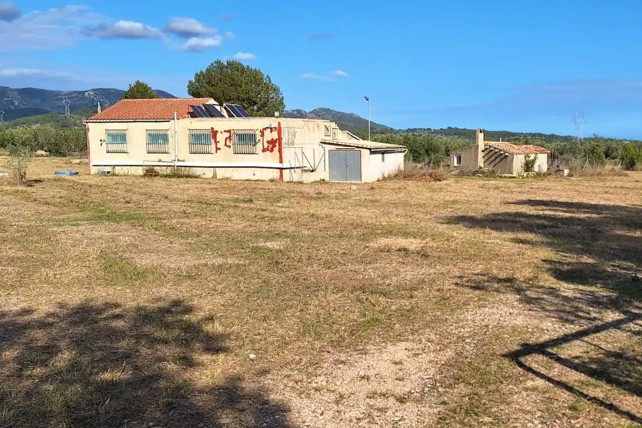 Terrain rustique à vendre à Carrer Andreu Llambrich 48