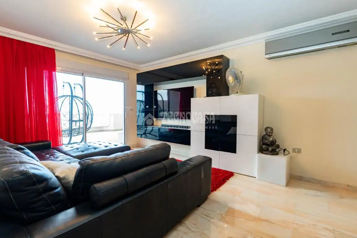 Sala de estar de Piso en venta en Santiago del Teide con Balcón y Piscina comunitaria