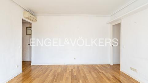 Foto 2 de Piso de alquiler en Nueva España,  Madrid Capital