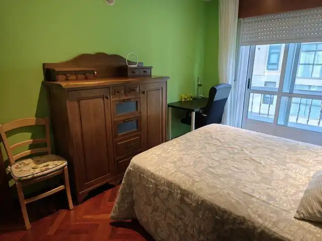 Schlafzimmer von Wohnung zur Miete in Ames mit Heizung, Möbliert und Ofen