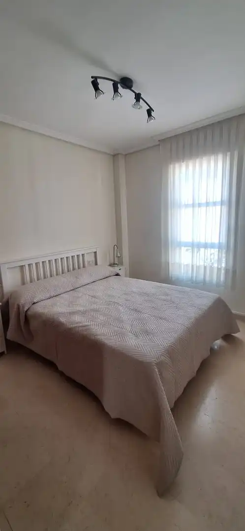 Bedroom of Flat for rent in  Sevilla Capital  with Air Conditioner and Balcony