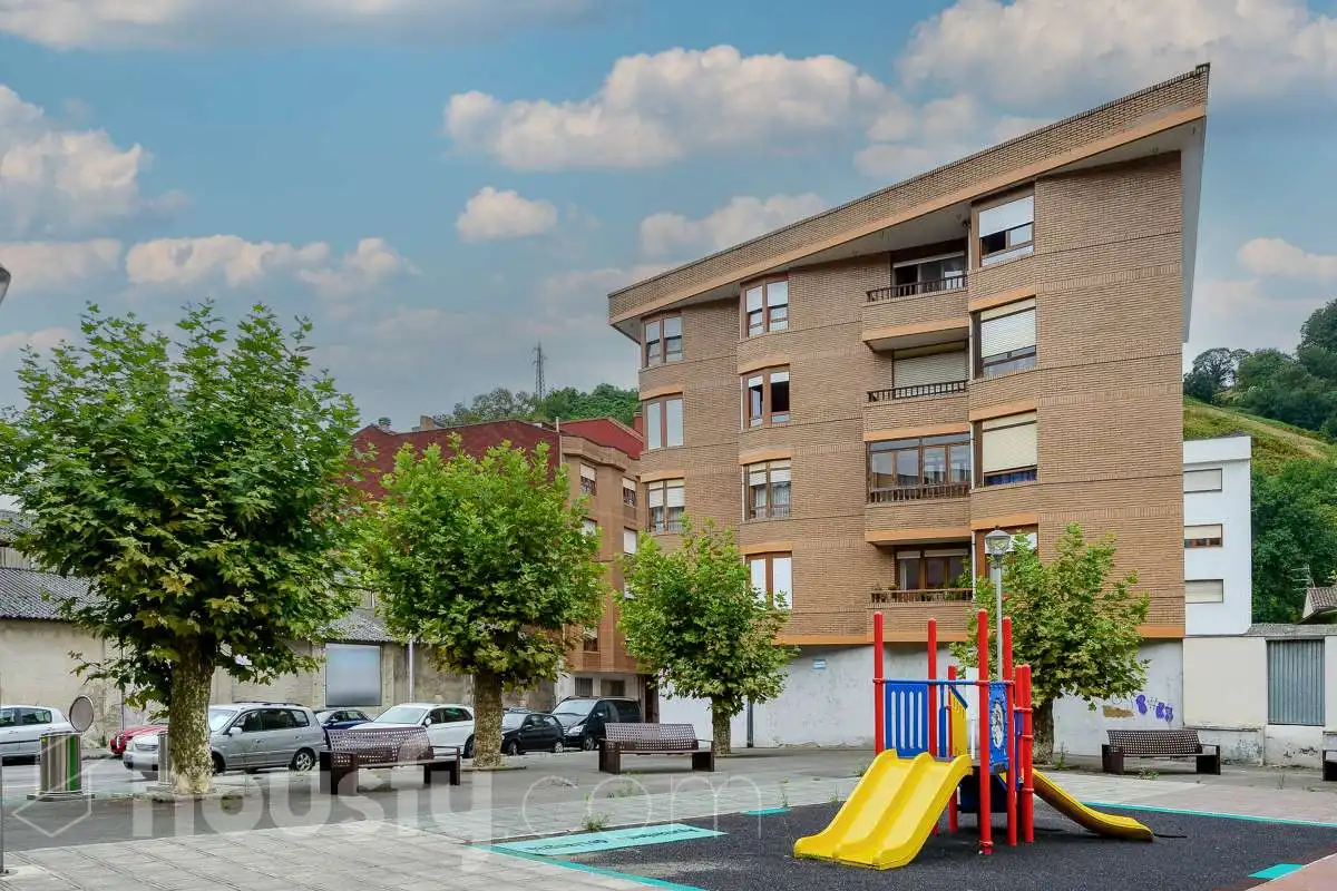 Flat for sale in Calle Mieres, Sama