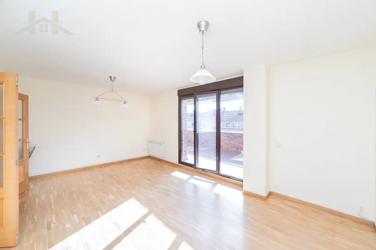 Sala de estar de Ático en venta en Arroyomolinos (Madrid) con Aire acondicionado, Calefacción y Jardín privado