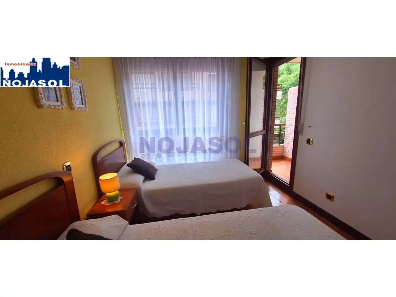 Dormitori de Apartament de lloguer en Noja amb Calefacció, Terrassa i Moblat