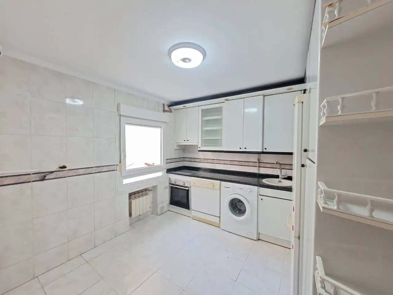 Cocina de Piso en venta en Burgos con Calefacción